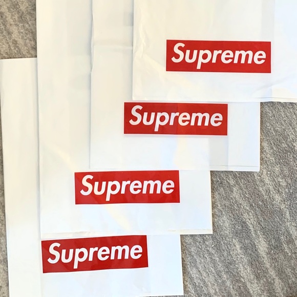 New Authentic Supreme NYC Retail Shopping - Picture 5 of 5